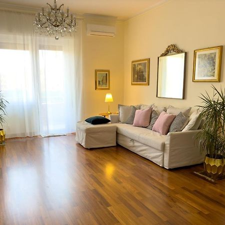 Elegant Apartment In City Center Кальяри Экстерьер фото