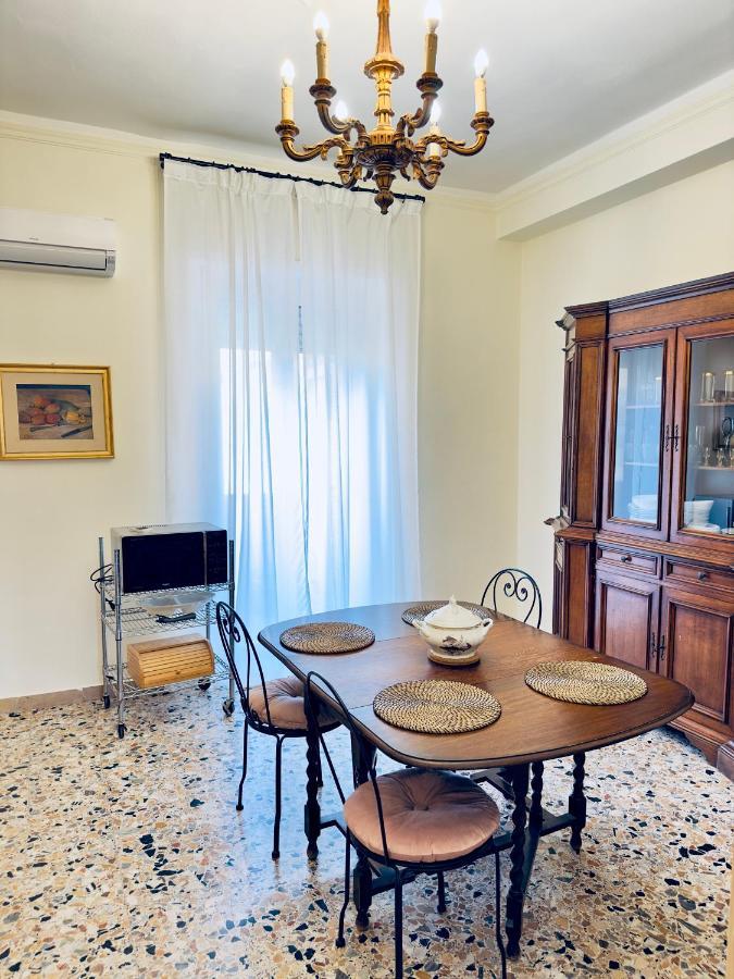 Elegant Apartment In City Center Кальяри Экстерьер фото
