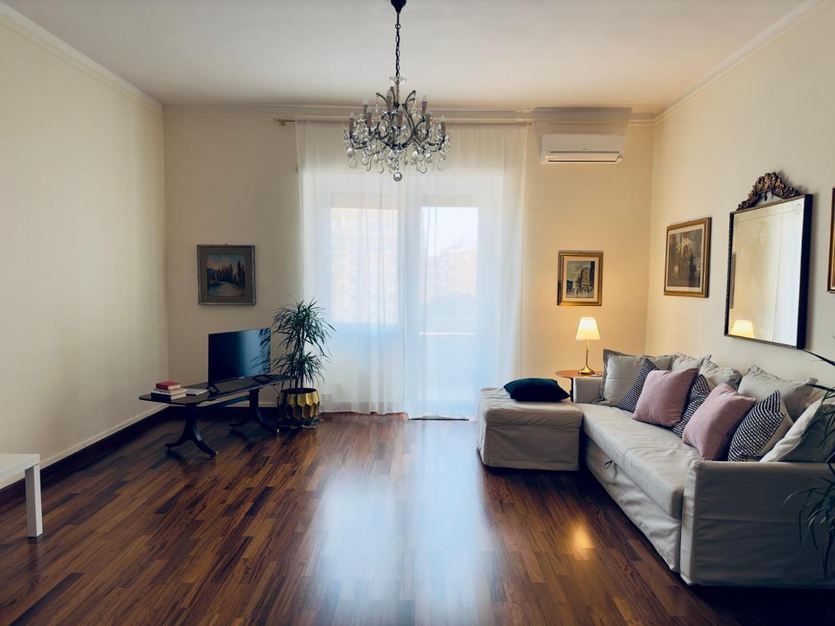 Elegant Apartment In City Center Кальяри Экстерьер фото