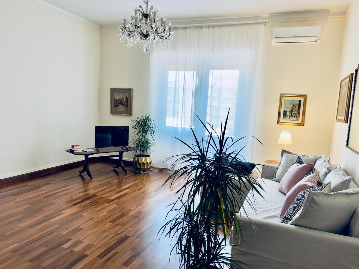 Elegant Apartment In City Center Кальяри Экстерьер фото