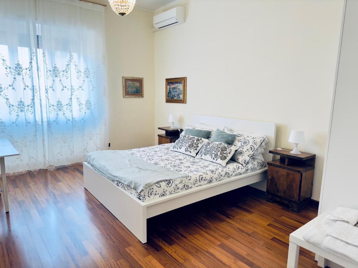 Elegant Apartment In City Center Кальяри Экстерьер фото